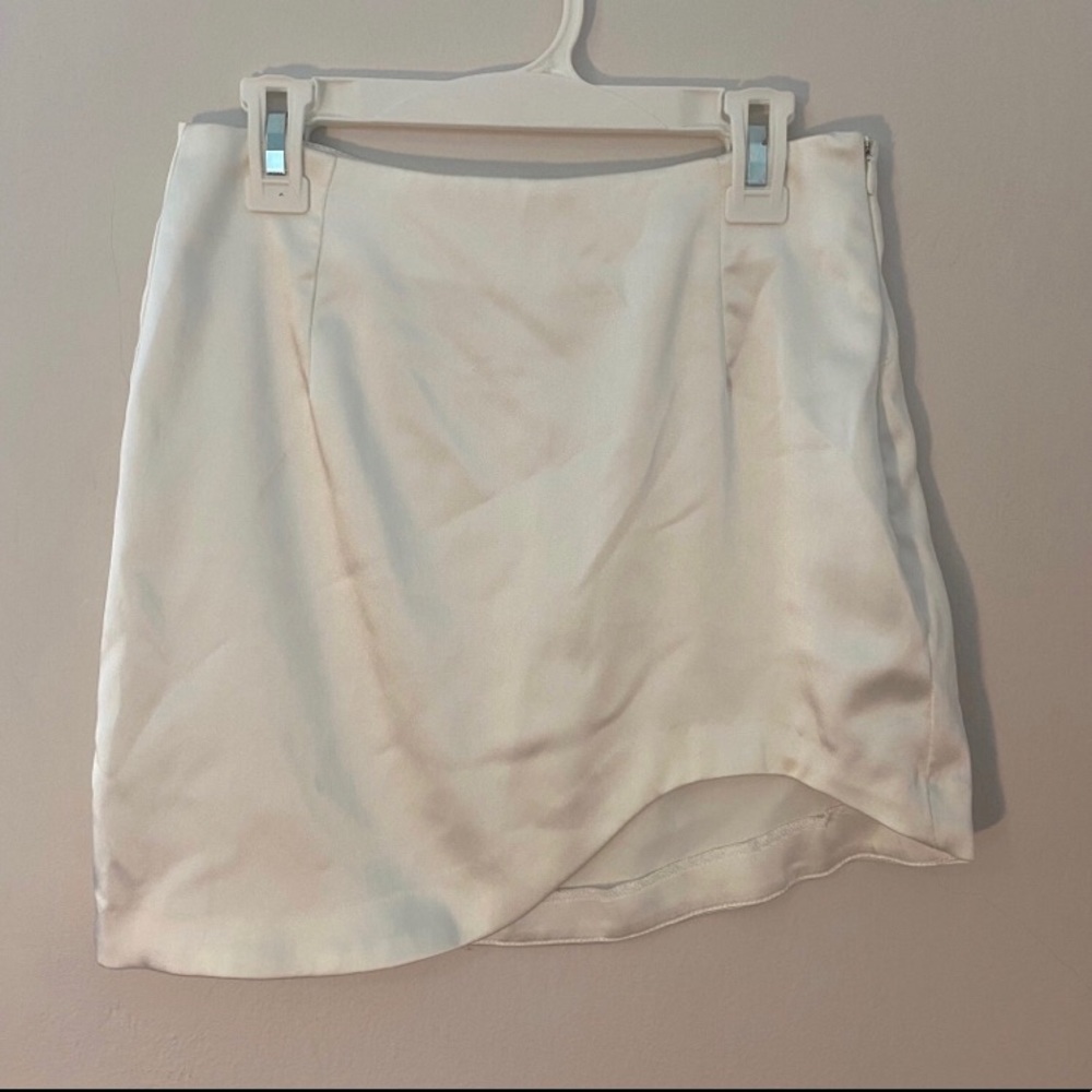 Ivory white satin bershka mini skirt